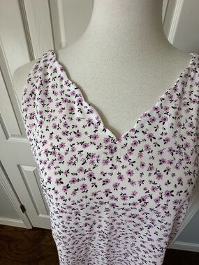 Loft White & Lavender Floral scalloped V-Neck adjustable Camisole, Size M, NWT